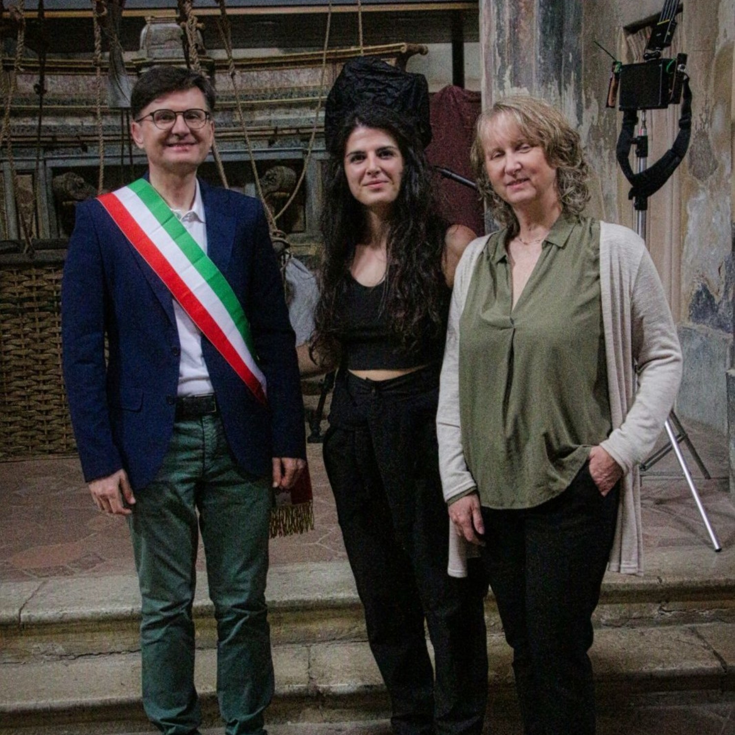 Il Sindaco di Villanova d'Asti Roberto Peretti, l'Assessore Daniela Giudici insieme alla regista Anita Contini